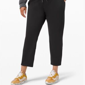 Lululemon ON THE FLY 7/8 PANT
Black Size: 12